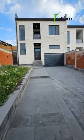 Երկու հարկանի քարե տուն Մարշալ Բաբաջանյանի փողոցում Ավանում, 500 քմ, 3+ սանհանգույց