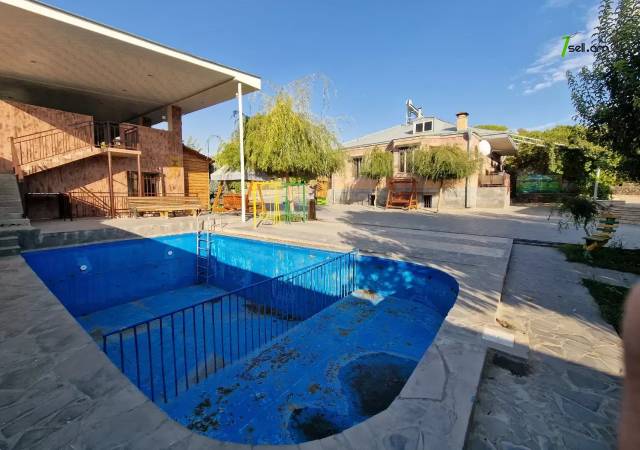 Երկու հարկանի քարե տուն Ղազարավանում, 300 ք.մ., 2 սանհանգույց, կապիտալ վերանորոգված