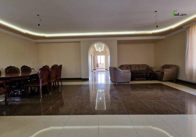 Երկու հարկանի քարե տուն Դավթաշենի 7-րդ փողոցում Դավթաշենում, 300 քմ, 2 սանհանգույց