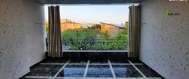 Երկու հարկանի քարե տուն Դավիթ Բեկի փողոցում Էրեբունիում, 530 ք.մ., 2 սանհանգույց