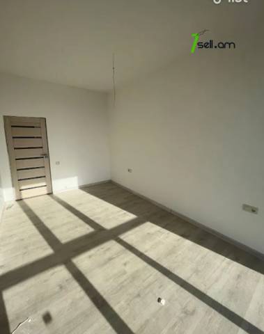 3 սենյականոց բնակարան նորակառույց շենքում Արամ Խաչատրյան փողոցում, 93 ք.մ., բարձր առաստաղներ