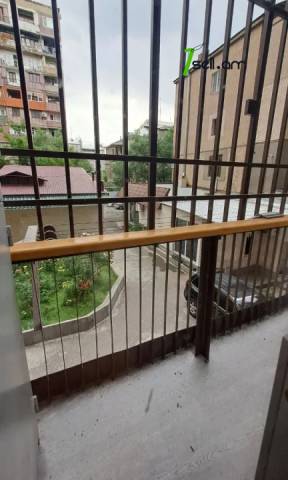 3 սենյականոց բնակարան Տերյան փողոցում, 90 քմ, 2/10 հարկ, 2 սանհանգույց, մի քանի պատշգամբ