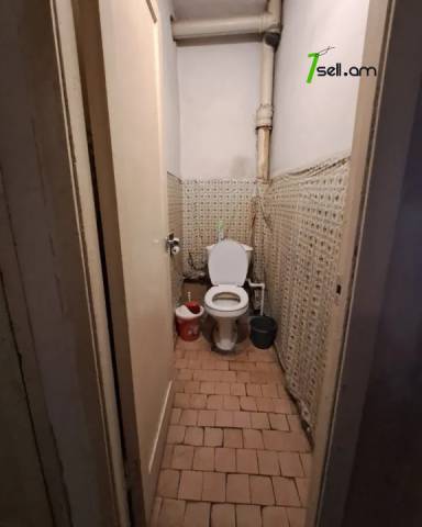 3 սենյականոց բնակարան Վարդանանց փողոցում, 90 ք.մ., մի քանի պատշգամբ, քարե շենք