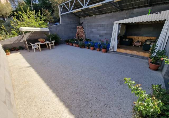 Երկու հարկանի քարե տուն Աշոտ Հովհաննիսյանի փողոցում Նոր Նորքում, 700 ք.մ., 3+ սանհանգույց