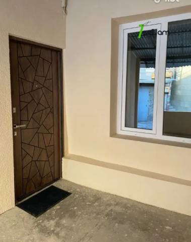 Մեկ հարկանի քարե տուն Նալբանդյան փողոցում կենտրոնում, 50 ք.մ., եվրովերանորոգված