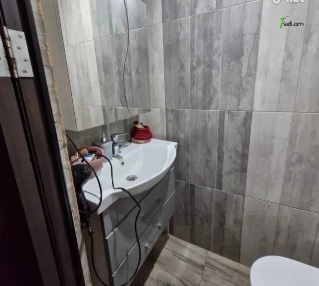 4 սենյականոց բնակարան Խաղաղ Դոնի փողոցում, 90 քմ, 7/9 հարկ, մի քանի պատշգամբ, կապիտալ վերանորոգված