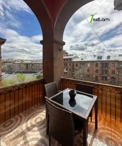 2 սենյականոց բնակարան Մեսրոպ Մաշտոցի պողոտայում, 70 ք.մ., նախավերջին հարկ, կապիտալ վերանորոգված