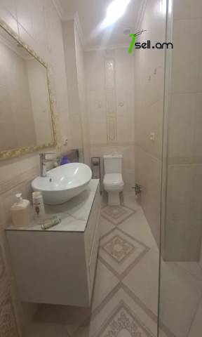 3 սենյականոց բնակարան նորակառույց շենքում Ամիրյան փողոցում, 80 ք.մ., 4/10 հարկ, 2 սանհանգույց