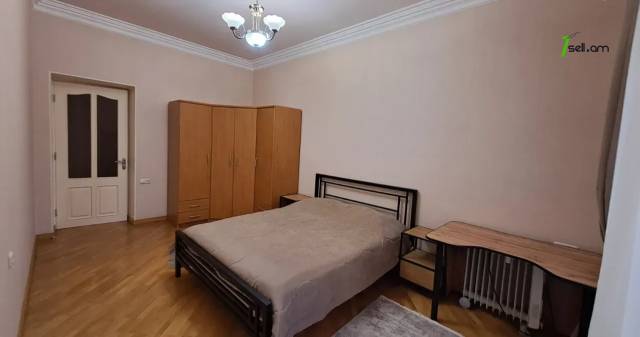 2 սենյականոց բնակարան Բաղրամյան պողոտայում, 70 քմ, նախավերջին հարկ, կապիտալ վերանորոգված, քարե շենք