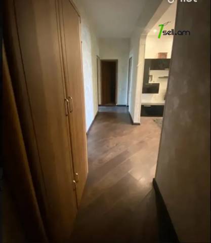 3 սենյականոց բնակարան Կոմիտասի պողոտայում, 80 ք.մ., 2/5 հարկ, կապիտալ վերանորոգված, քարե շենք