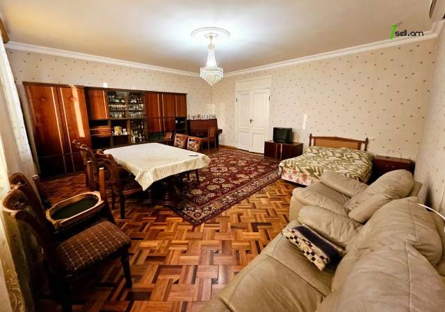 Երկու հարկանի քարե տուն Նոր Արեշի 9-րդ փողոցում Էրեբունիում, 530 ք.մ., 2 սանհանգույց