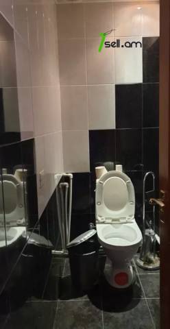 Երկու հարկանի քարե տուն Նորքի 1-ին փողոցում Նորք Մարաշում, 800 ք.մ., 3+ սանհանգույց