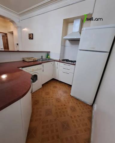 2 սենյականոց բնակարան Մեսրոպ Մաշտոցի պողոտայում, 55 ք.մ., 2/5 հարկ, կապիտալ վերանորոգված, քարե շենք