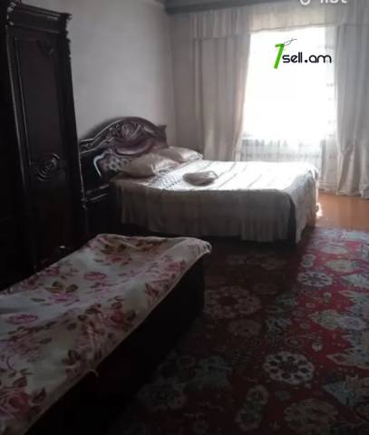 Մեկ հարկանի քարե տուն Մարշալ Խուդյակովի փողոցում Ավանում, 200 ք.մ., 3+ սանհանգույց