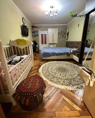3 սենյականոց բնակարան Զաքյան փողոցում, 90 ք.մ., 1/5 հարկ, կապիտալ վերանորոգված, քարե շենք