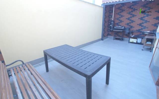 Երեք հարկանի թաունհաուզ Անաստաս Միկոյանի փողոցում Դավիթաշենում, 250 ք.մ., 2 սանհանգույց