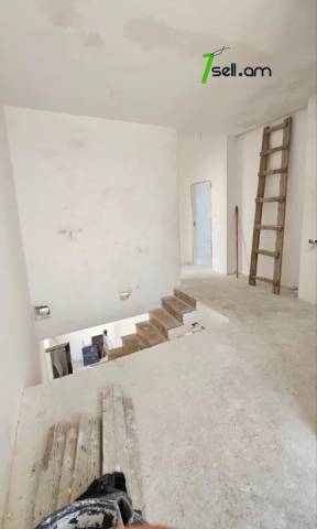 Երկու հարկանի քարե տուն Բագրևանդի 17-րդ փողոցում Նոր Նորքում, 180 քմ, 2 սանհանգույց