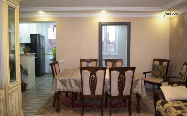 3 սենյականոց բնակարան, Երևանյան խճուղի, 52 քմ, նախավերջին հարկ, կապիտալ վերանորոգված, քարե շենք