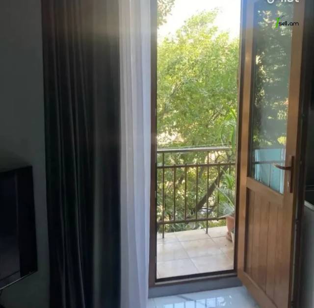 2 սենյականոց բնակարան Սարյան փողոցում, 45 քմ, 2/4 հարկ, բարձր առաստաղներ, կապիտալ վերանորոգված