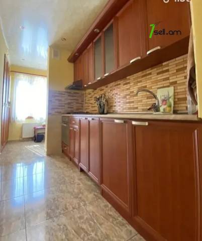 3 սենյականոց բնակարան, Դուրյան թաղամաս, 87 քմ, 7/9 հարկ, բարձր առաստաղներ, մի քանի պատշգամբ