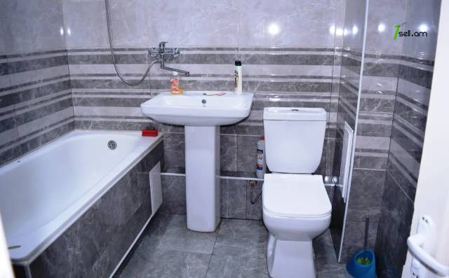 2 սենյականոց բնակարան Մհեր Մկրտչյանի փողոցում, 55 քմ, 1/3 հարկ, բարձր առաստաղներ