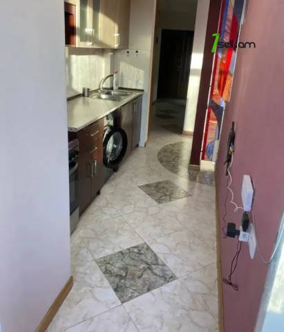 3 սենյականոց բնակարան Էրեբունու փողոցում, 64 քմ, 3/5 հարկ, եվրովերանորոգված, քարե շենք