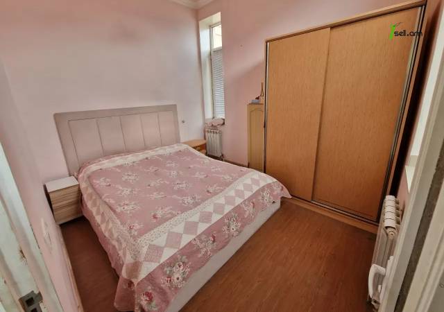 Երկու հարկանի քարե տուն Մելքումովի փողոցում Դավիթաշենում, 400 ք.մ., 2 սանհանգույց