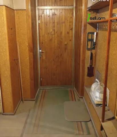 3 սենյականոց բնակարան Մաշտոցի պողոտայում, 92 քմ, 2/4 հարկ, բարձր առաստաղներ, մի քանի պատշգամբ