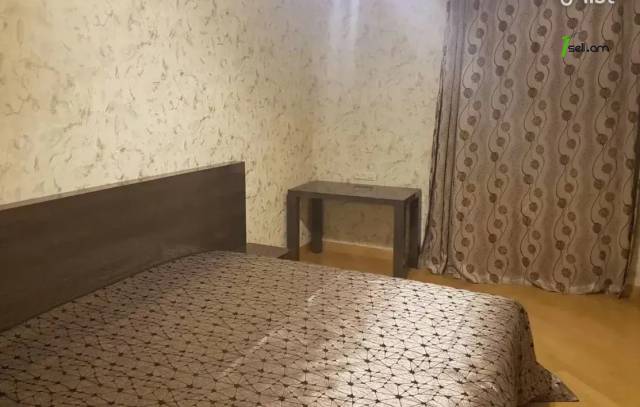 Երեք հարկանի քարե տուն Ծարավ աղբյուրի փողոցում Ավանում, 253 ք.մ., 3+ սանհանգույց, եվրովերանորոգված