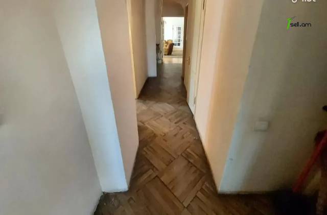 4 սենյականոց բնակարան Դրոյի փողոցում, 117 ք.մ., 2/5 հարկ, կոսմետիկ վերանորոգում, քարե շենք