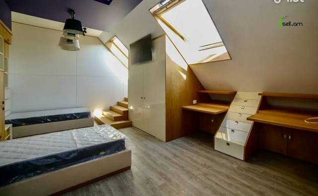4 սենյականոց բնակարան Նալբանդյան փողոցում, 144 քմ, 2 սանհանգույց, բարձր առաստաղներ