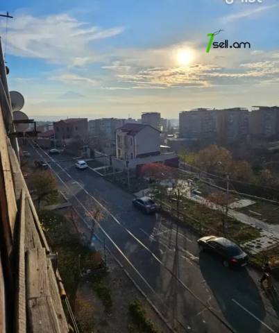 4 սենյականոց բնակարան Գալշոյան փողոցում, 94 ք.մ., նախավերջին հարկ, քարե շենք