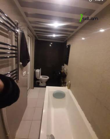 Մեկ հարկանի քարե տուն Սիլիկյան 12-րդ փողոցում Աջափնյակում, 500 ք.մ., 3+ սանհանգույց