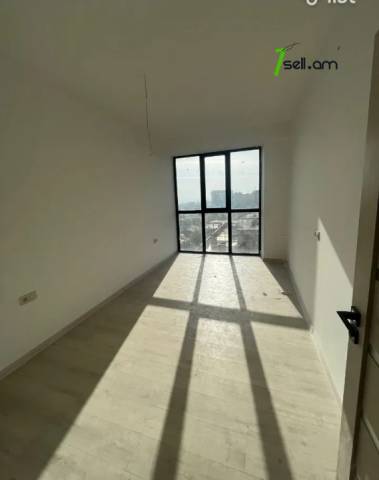 3 սենյականոց բնակարան նորակառույց շենքում Արամ Խաչատրյան փողոցում, 93 ք.մ., բարձր առաստաղներ