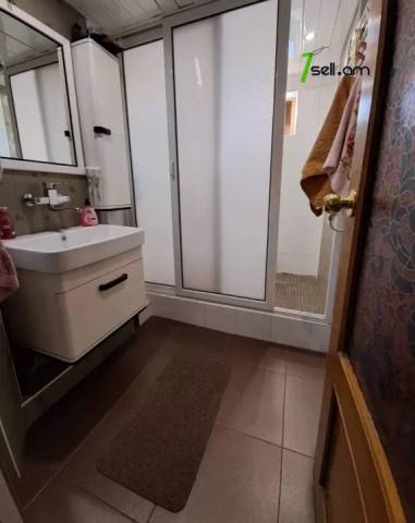 4 սենյականոց բնակարան Պուշկինի փողոցում, 125 ք.մ., 2 սանհանգույց, նախավերջին հարկ