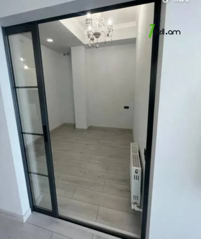 3 սենյականոց բնակարան նորակառույց շենքում Արամ Խաչատրյան փողոցում, 65 քմ, բարձր առաստաղներ