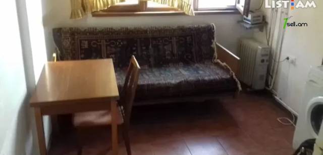 1 սենյականոց բնակարան Վաղարշ Վաղարշյան փողոցում, 42 ք.մ., 5/9 հարկ, մասնակի վերանորոգում