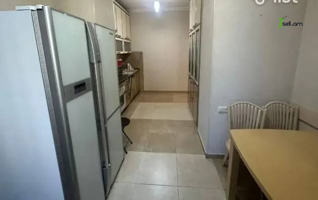 4 սենյականոց բնակարան Սարյանի փողոցում, 106 ք.մ., բարձր առաստաղներ, կապիտալ վերանորոգված, քարե շենք