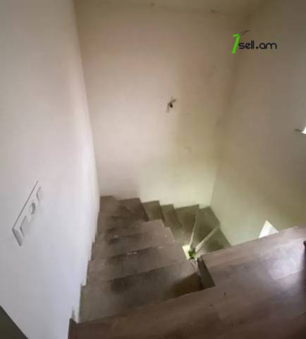 Երկու հարկանի տուն Վահան Տերյանի 1-ին փողոցում Ավանում, 222 ք.մ., 2 սանհանգույց