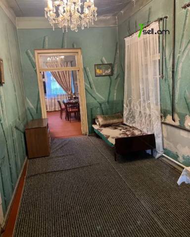 Մեկ հարկանի քարե տուն Ազատամարտիկների փողոցում Էրեբունիում, 120 քմ