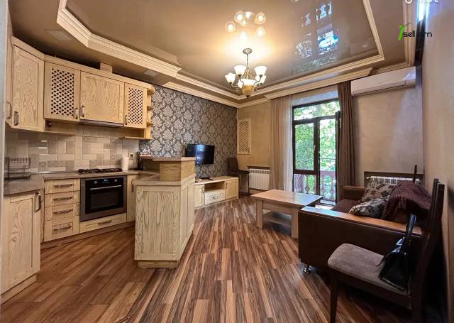 3 սենյականոց բնակարան, Mesrop Mashtots, 62 քմ, 2/5 հարկ, 2 սանհանգույց, բարձր առաստաղներ