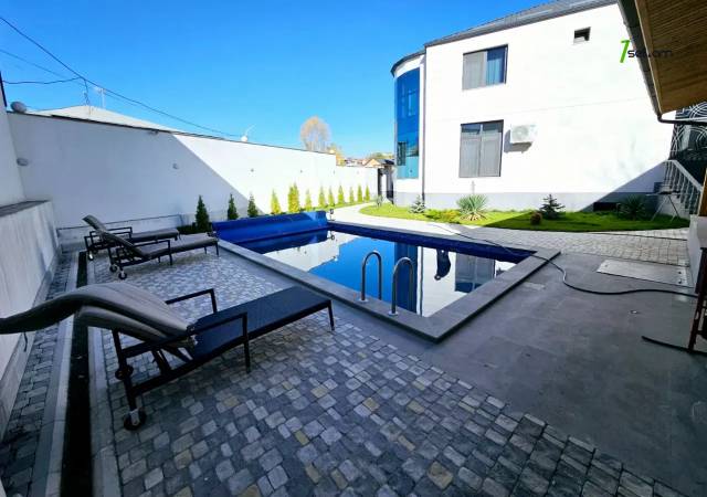 Երկու հարկանի քարե տուն Գարեգին Հովսեփյանի փողոցում Նորք Մարաշում, 950 քմ, 3+ սանհանգույց