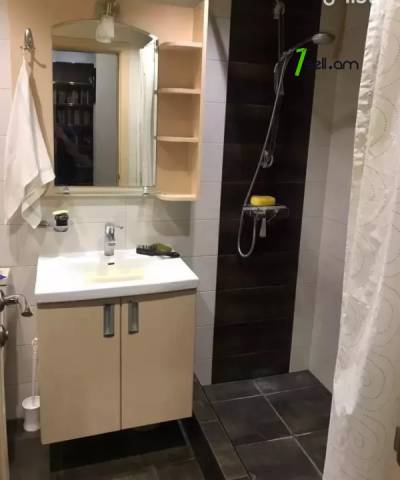 3 սենյականոց բնակարան նորակառույց շենքում Վիկտոր Համբարձումյանի փողոցում, 89 ք.մ., 2 սանհանգույց