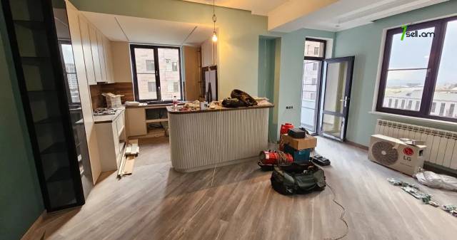 3 սենյականոց բնակարան նորակառույց շենքում Նիկողայոս Ադոնցի փողոցում, 96 քմ, 5/14 հարկ