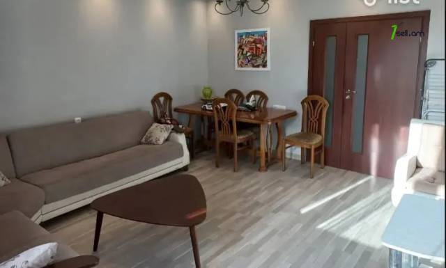 4 սենյականոց բնակարան Թումանյան փողոցում, 99 ք.մ., կապիտալ վերանորոգված, քարե շենք