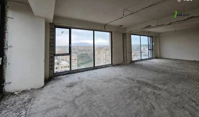 Ընդարձակ 5 սենյականոց բնակարան նորակառույց շենքում Արամ Խաչատրյան փողոցում, 305 ք.մ., 3+ սանհանգույց