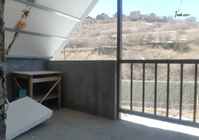 Մեկ հարկանի քարե տուն Ձորաղբյուրում, 1000 ք.մ., մասնակի վերանորոգում