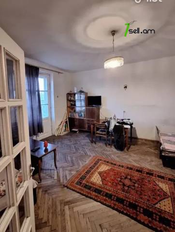 1 սենյականոց բնակարան Կոմիտասի պողոտայում, 48 քմ, 3/5 հարկ, բարձր առաստաղներ, քարե շենք