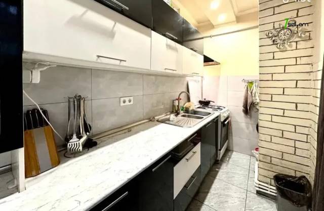 4 սենյականոց բնակարան, Դուրյան թաղամաս, 80 քմ, 1/9 հարկ, կապիտալ վերանորոգված