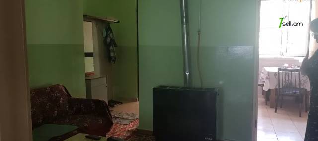 Երկու հարկանի քարե տուն Չարենցի փողոցում կենտրոնում, 435 ք.մ., կոսմետիկ վերանորոգում